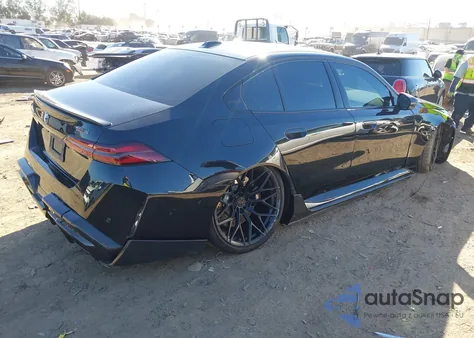 2026 BMW M5 z USA, uszkodzony, nr VIN WBS83FK03TCV38309